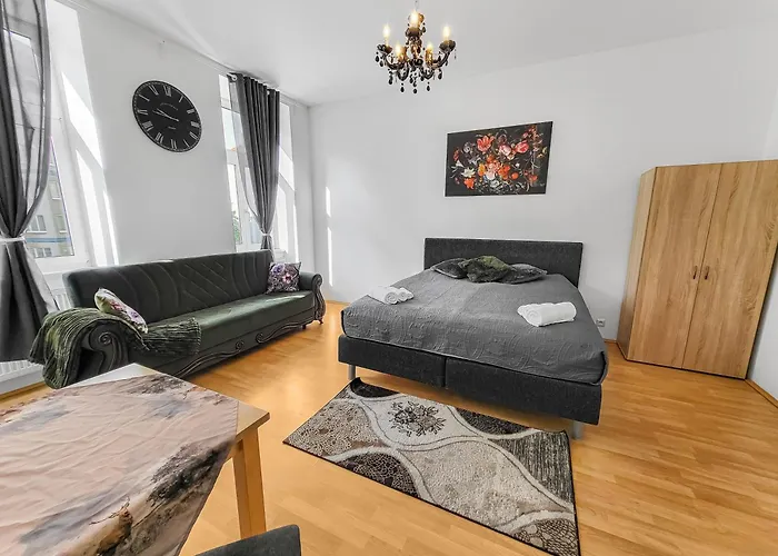 Elegant Three-bedroom *