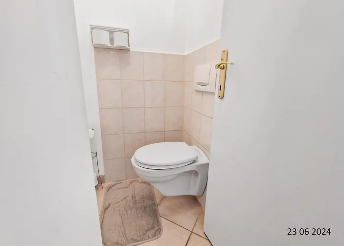Elegant Three-bedroom Appartement