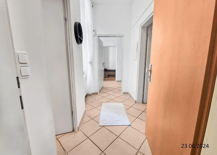 Elegant Three-bedroom Appartement