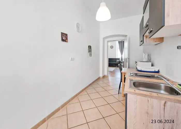 Elegant Three-bedroom *