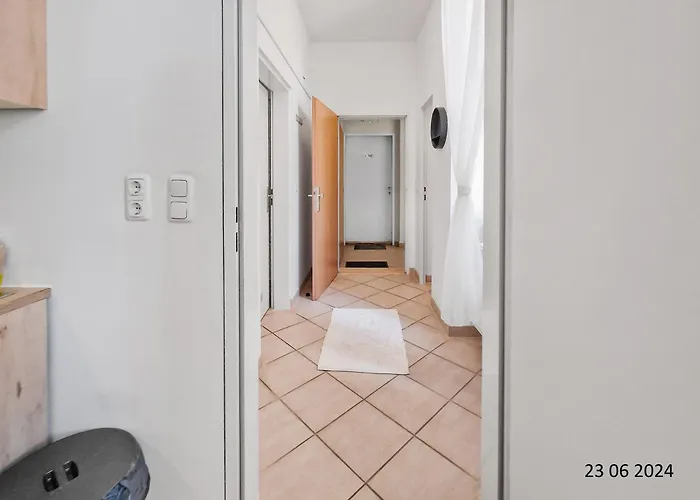 Elegant Three-bedroom Appartement