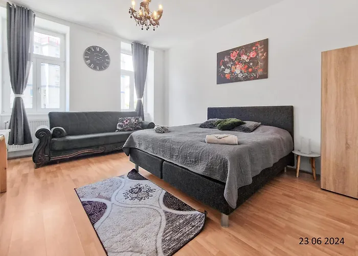 Elegant Three-bedroom Апартаменты *