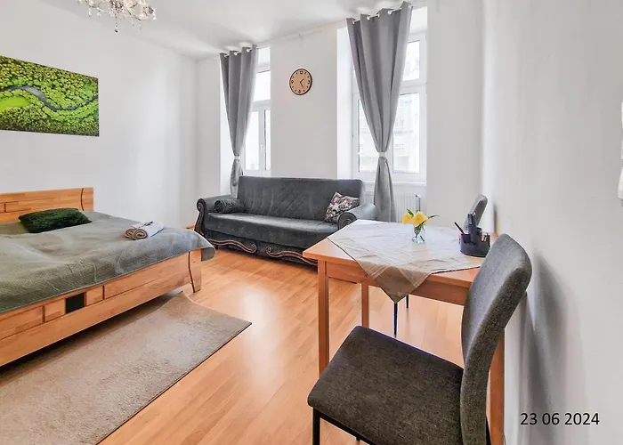 Elegant Three-bedroom Appartement
