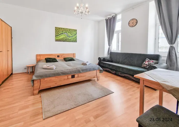 Elegant Three-bedroom *
